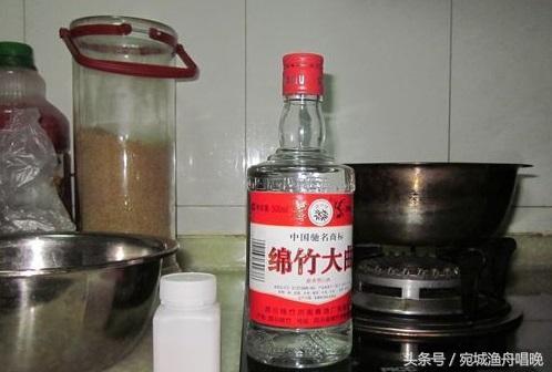 一大桶钓鱼饵料的使用全攻略