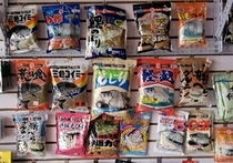 自配饵料，渔具店的盈利新机遇还是经营负担？