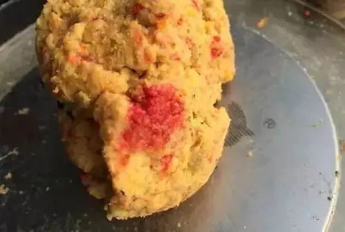 自制菜饼饵料视频教程，轻松提升你的钓鱼成功率