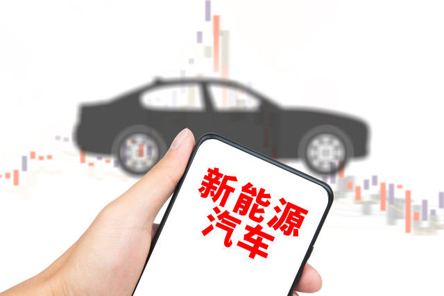 如何清洁和保养汽车的内饰材料？